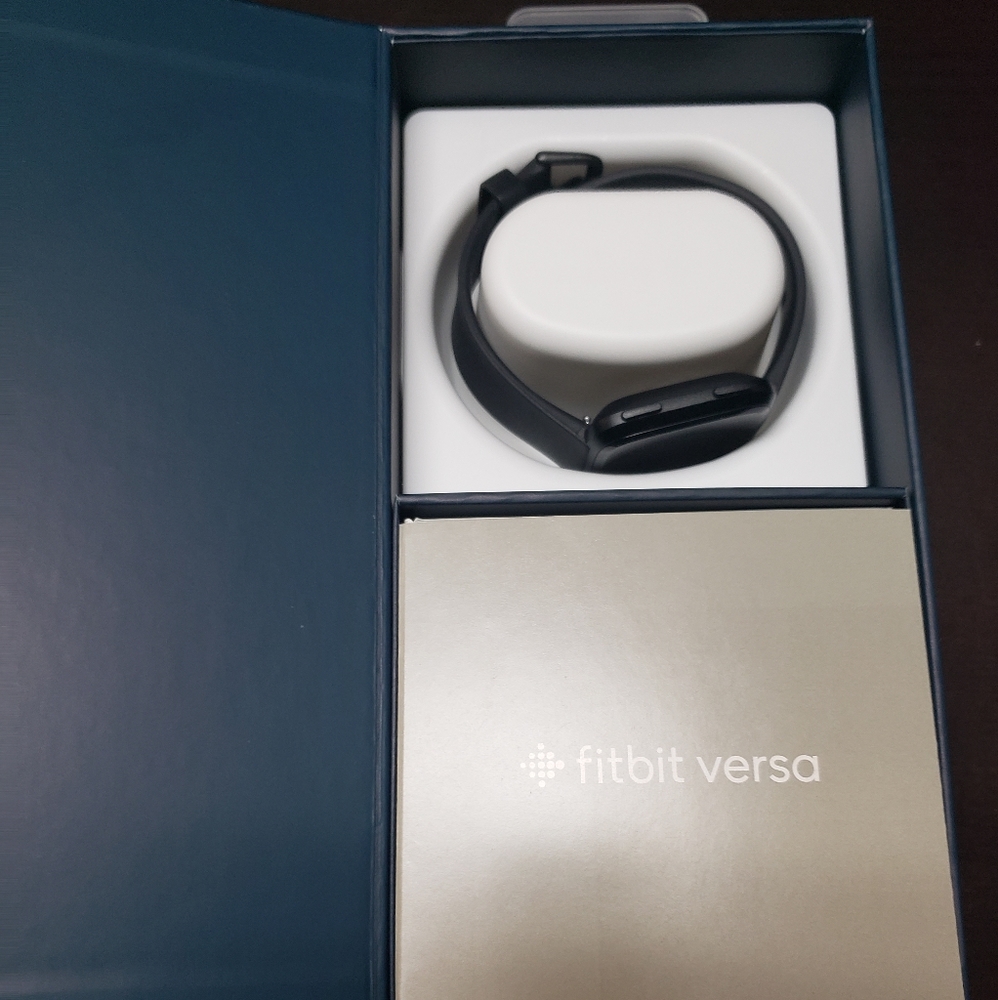 Fitbit Versa - image 2